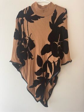 Chico’s Camel Black Knit Triangle Poncho Bold Floral S/M